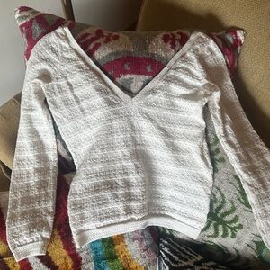 Sezane Elegant White Knit V-Neck Sweater with Lace and Button Detail XS/S